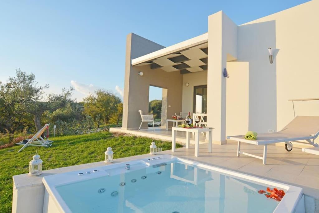 Villa Pettegola Tenuta Il Cavaliere Di Italia Noto- Vista Mare Mini Piscina Idromassaggio Exteriör bild